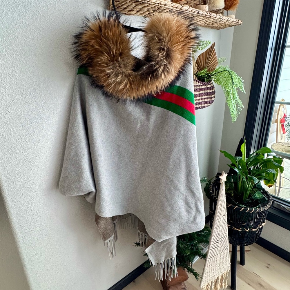 OO LALA fox cape with Gucci style stripe in red and green. OS - Picture 3 of 12